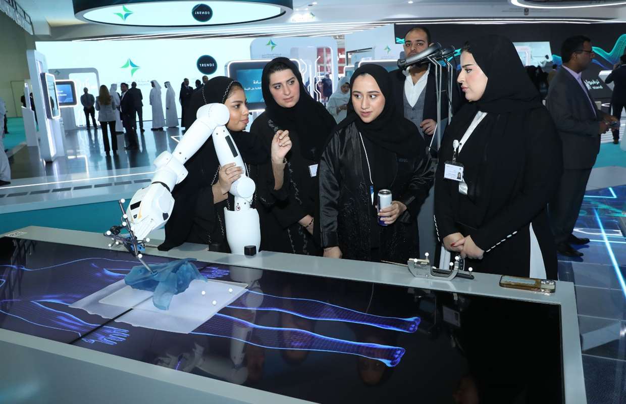 Under the theme “Shaping the Future of Health Services”, and during its participation at Arab Health 2023, Emirates Health Services had launched 19 innovative projects along three main axes: Innovative and Sustainable Health Services, Advanced Healthcare Technology, and Artificial Intelligence (AI) and Preventative Forecasting.